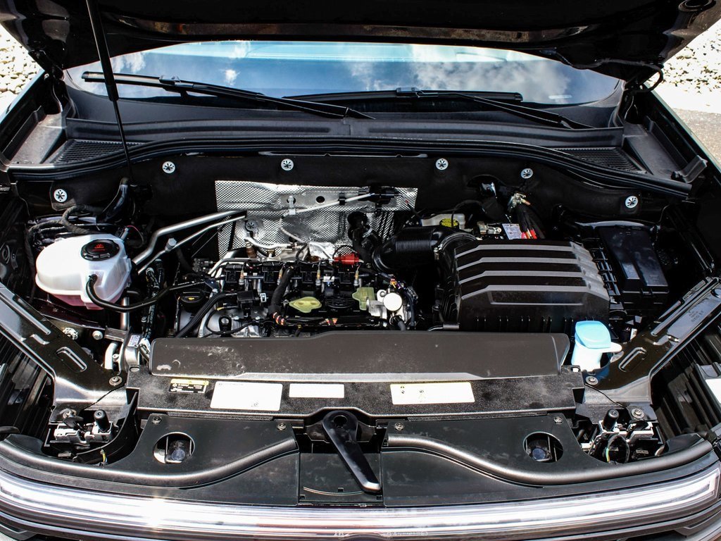 Used 2025 Volkswagen Atlas Cross Sport SEL Premium R-Line image 48