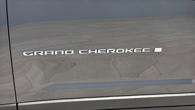 Certified 2023 Jeep Grand Cherokee Laredo image 36