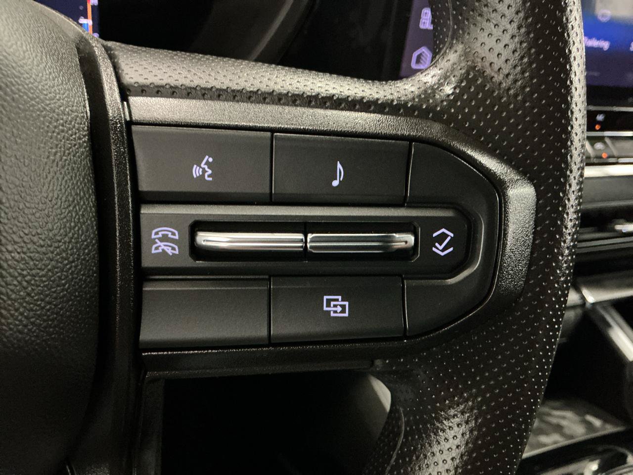 Used 2023 Chevrolet Colorado Trail Boss w/ Technology Package AWD/4WD image 20