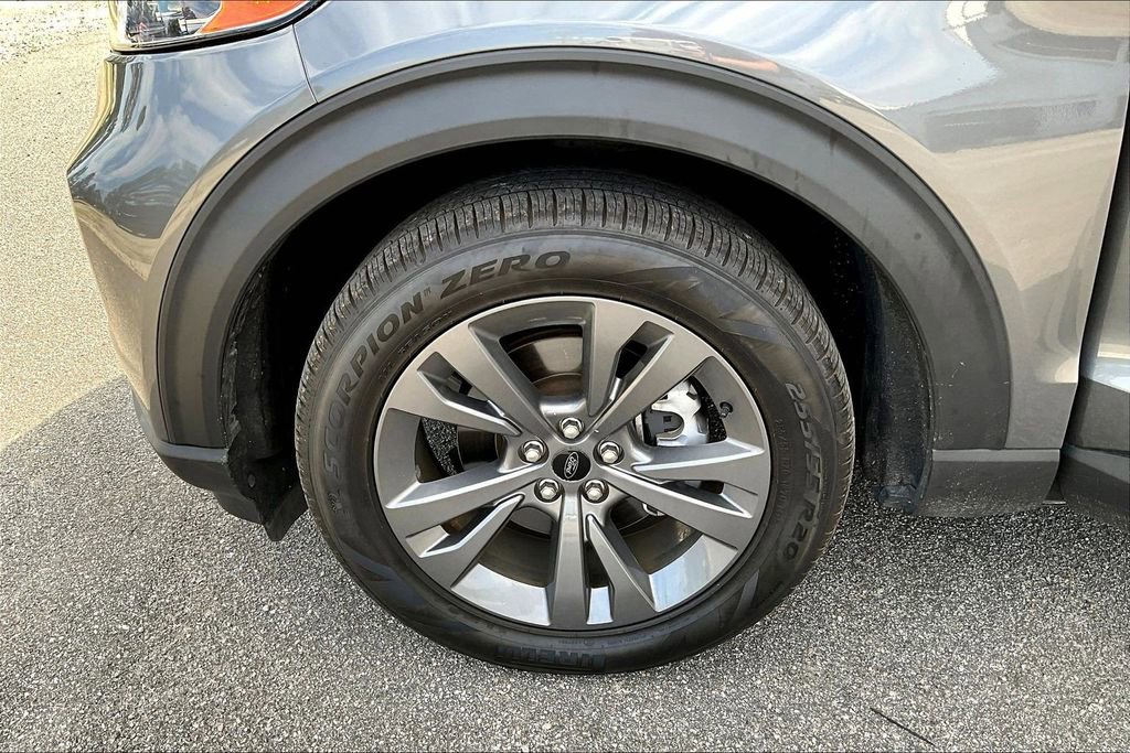 Used 2021 Ford Explorer XLT w/ Equipment Group 202A image 9