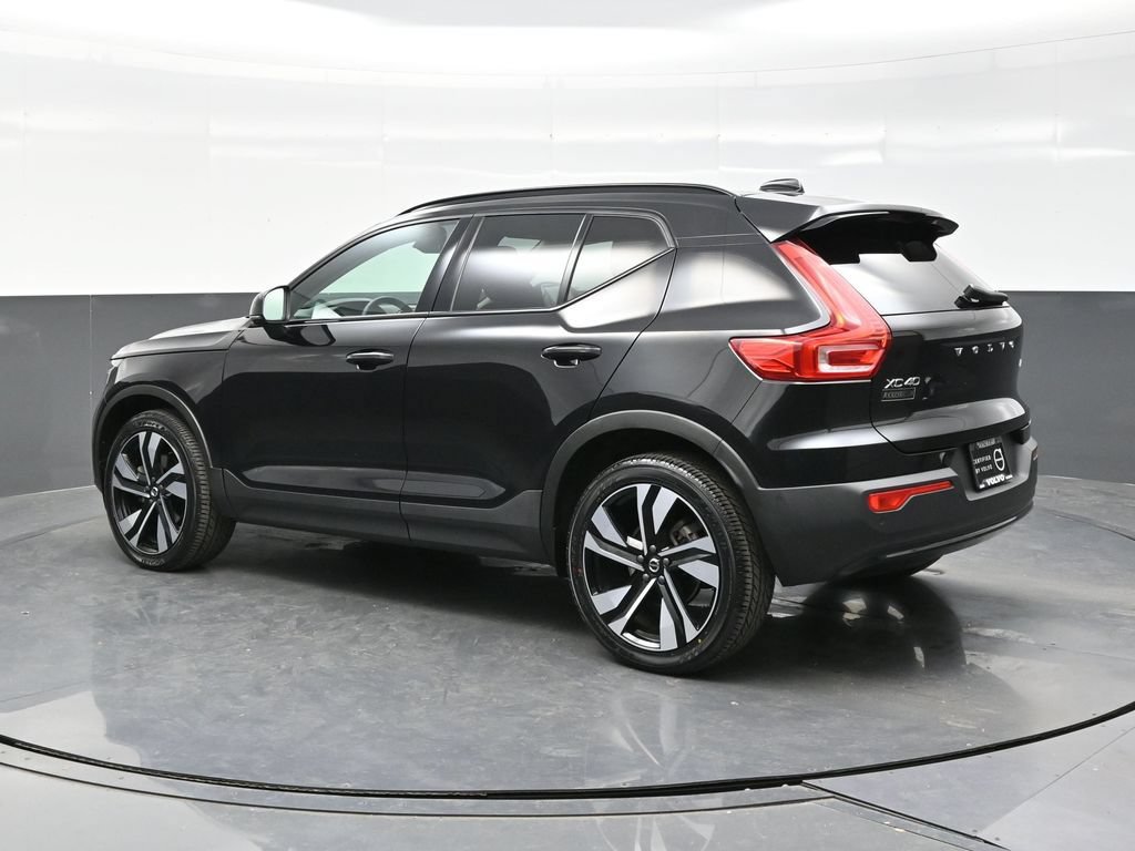 Used 2024 Volvo XC40 B5 Plus w/ Protection Package Premier AWD/4WD image 4