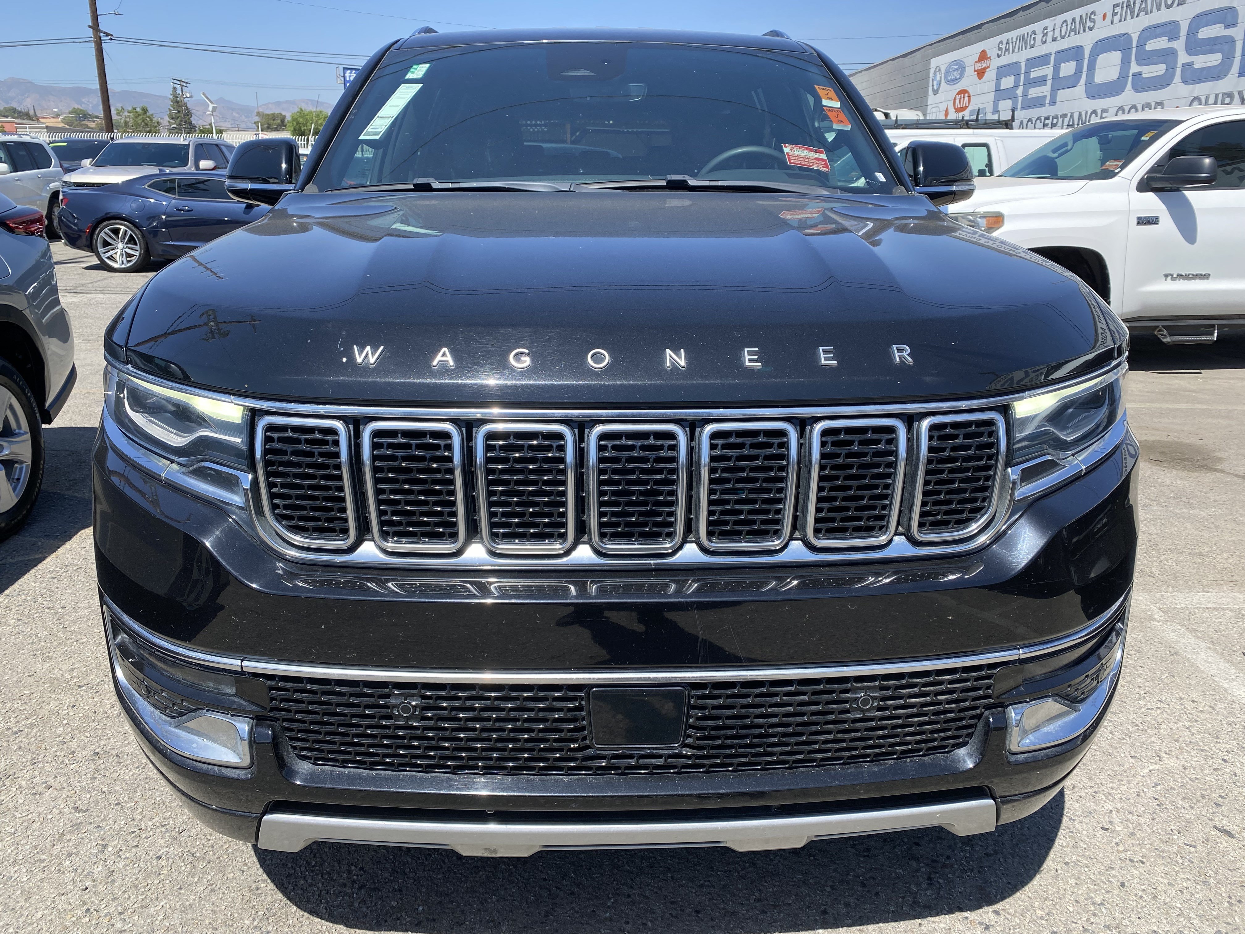 Used 2024 Jeep Wagoneer L Series II w/ Flexible Seating Group AWD/4WD image 3