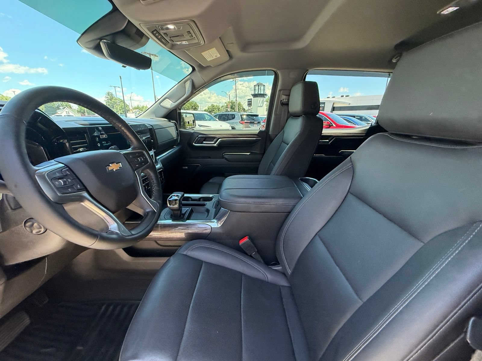 Used 2023 Chevrolet Silverado 1500 LTZ w/ Technology Package AWD/4WD image 4
