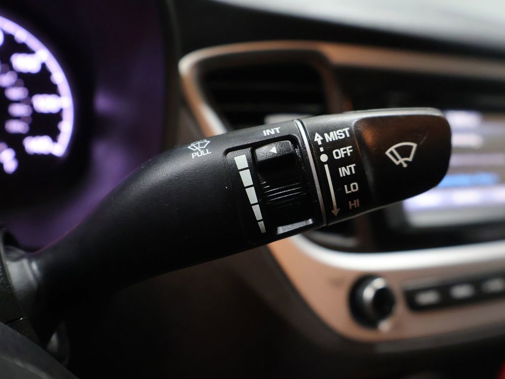 Used 2021 Hyundai Accent SE FWD image 33