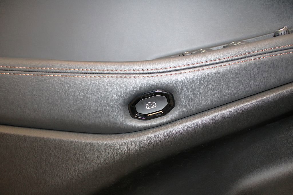 New 2026 Jeep Cherokee Overland w/ Advanced Pro Tech Group image 33