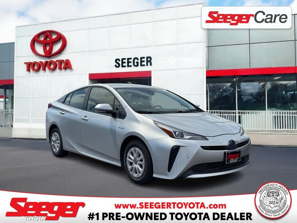 Used 2022 Toyota Prius LE image 1