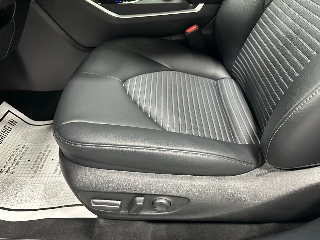 Used 2025 Toyota Highlander XSE AWD/4WD image 13