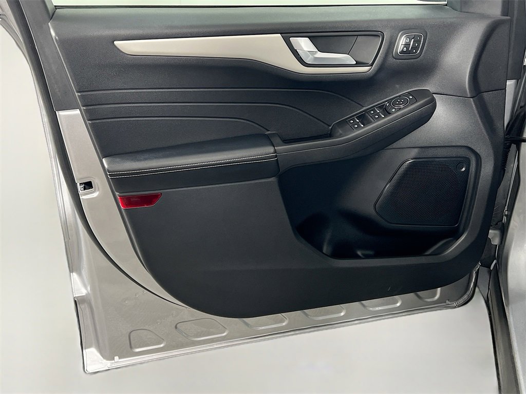 Used 2021 Ford Escape SEL w/ Technology Package image 18