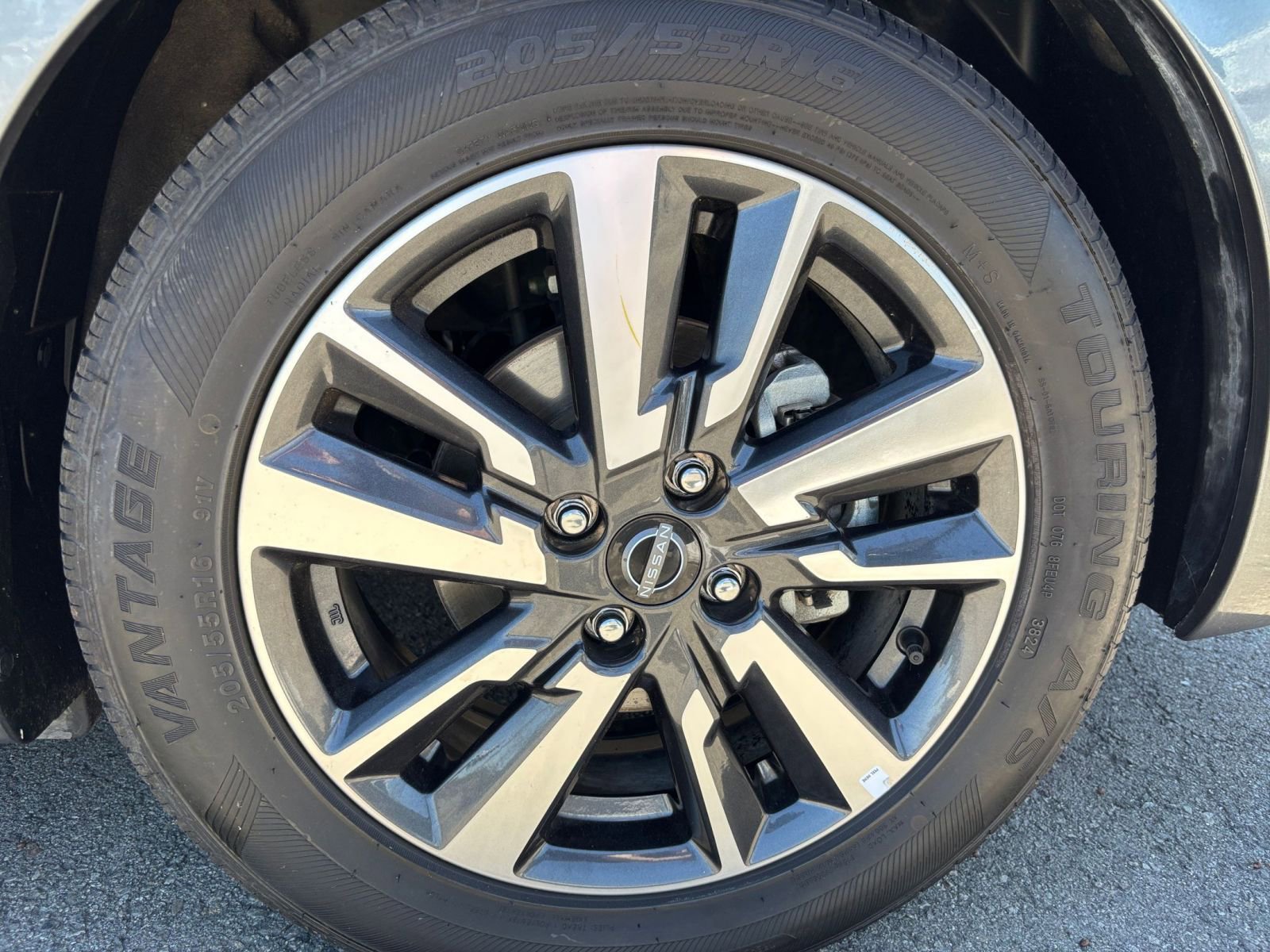 Used 2025 Nissan Versa SV FWD image 29