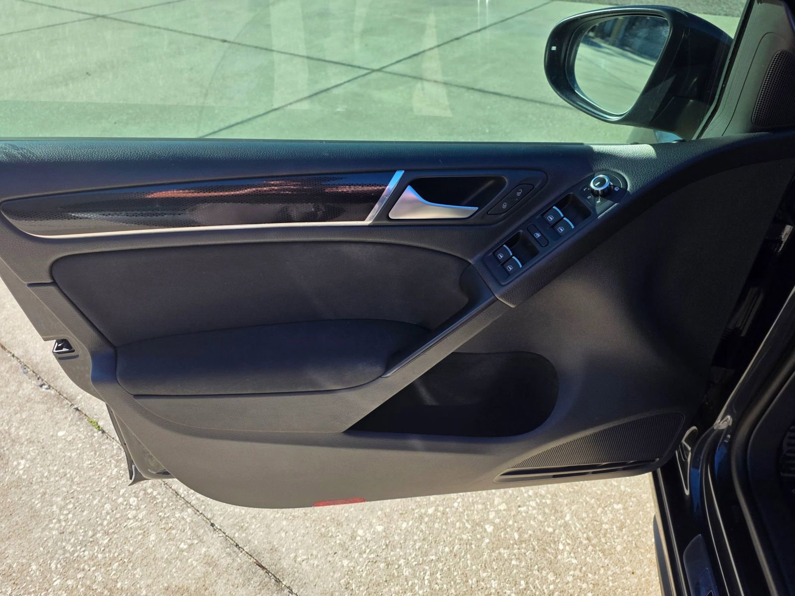 Used 2014 Volkswagen GTI Wolfsburg Edition image 24