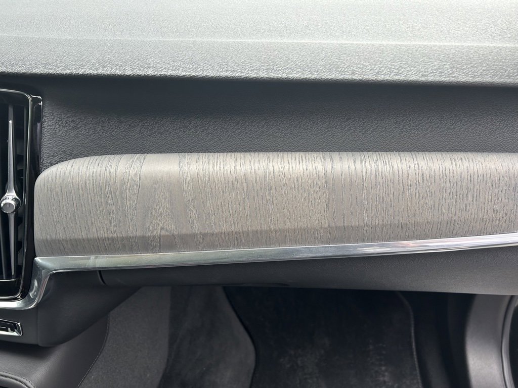 Certified 2025 Volvo S90 T8 Plus image 24