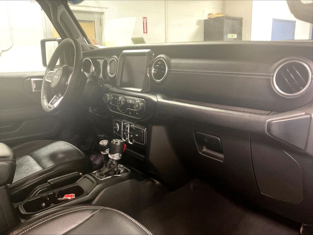 Used 2023 Jeep Wrangler Unlimited Sahara w/ Cold Weather Group AWD/4WD image 14