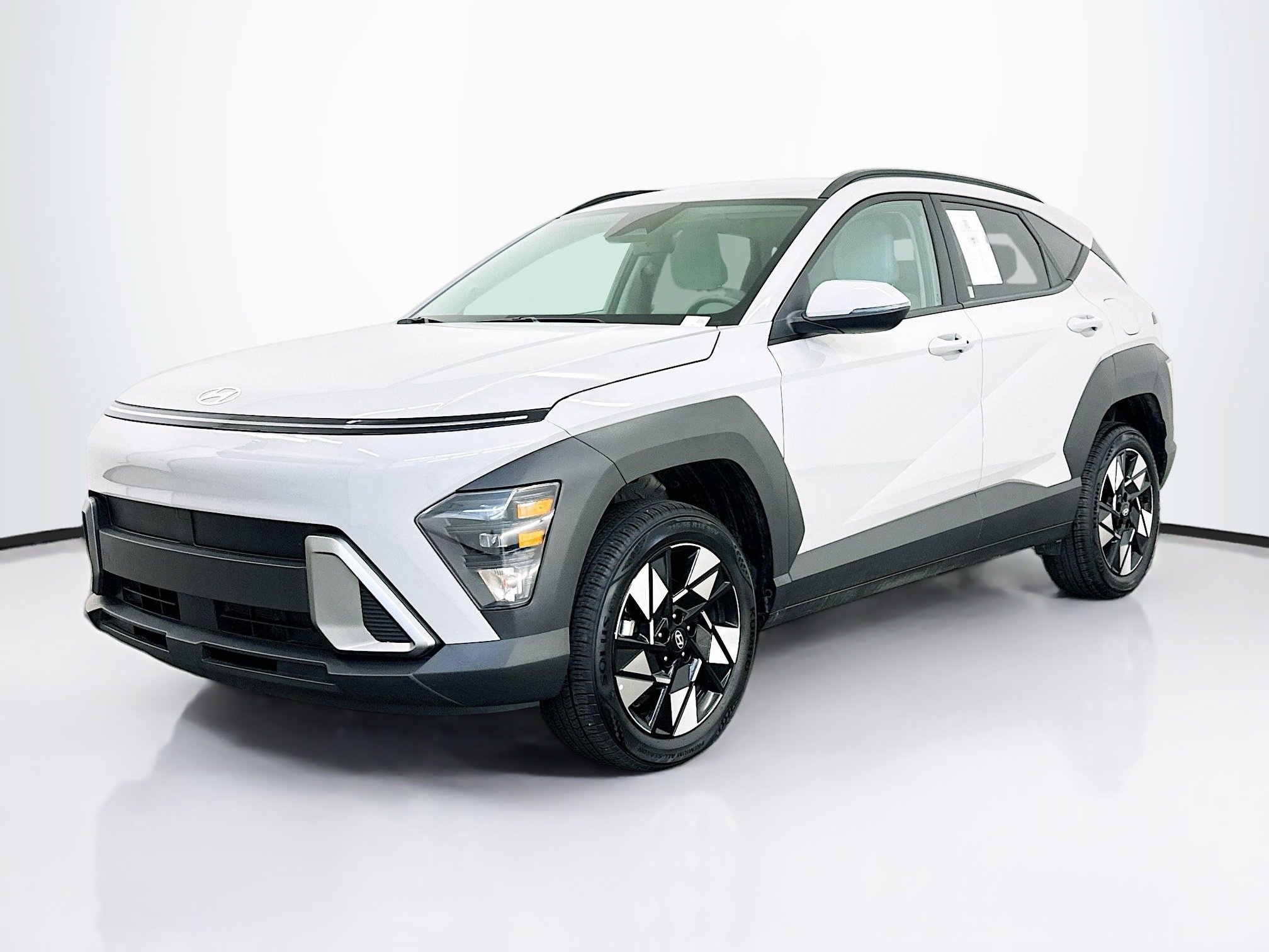 Used 2025 Hyundai Kona SEL image 3