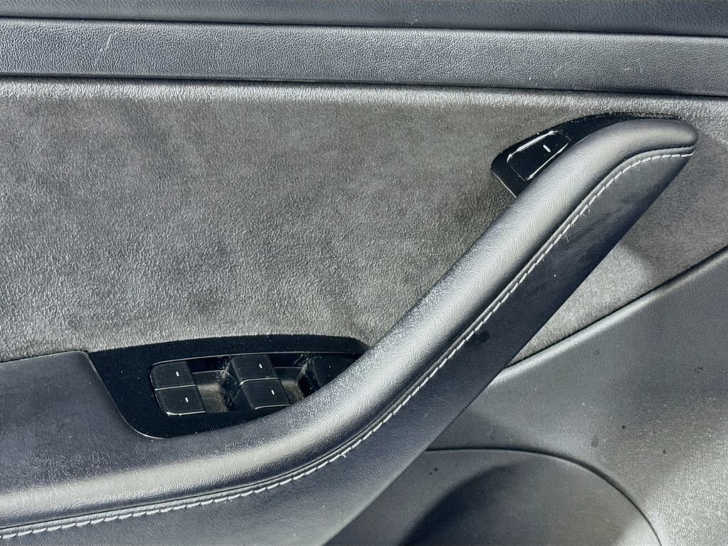 Used 2020 Tesla Model 3 Standard Range RWD image 10