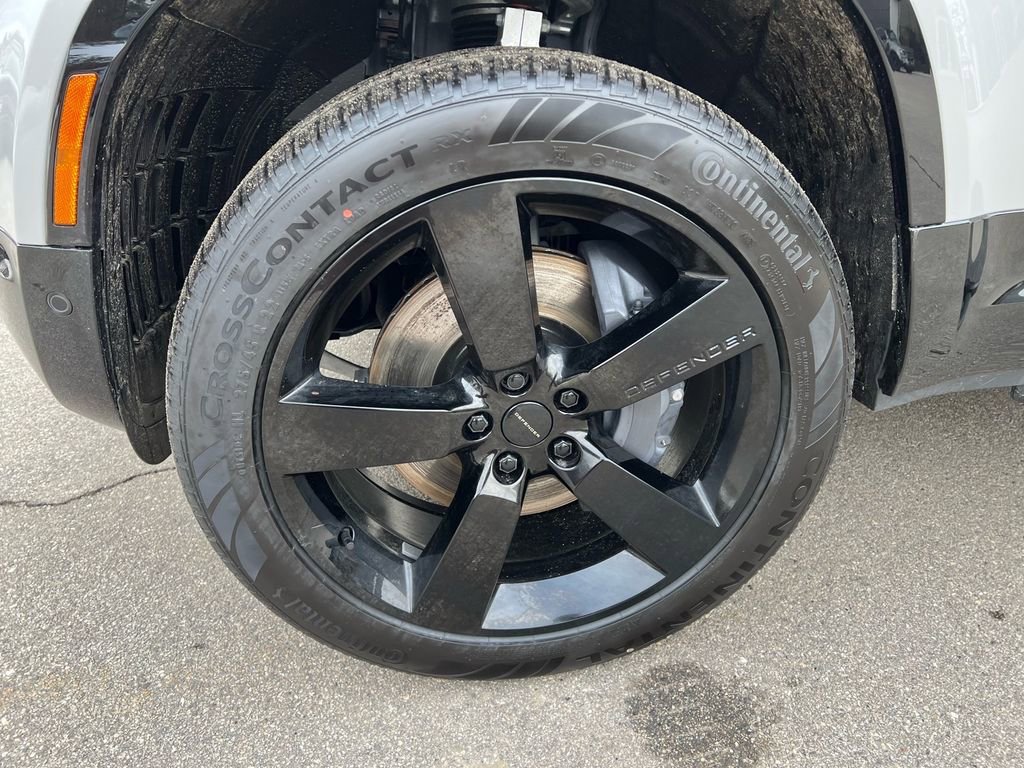 New 2026 Land Rover Defender 110 X-Dynamic SE image 9