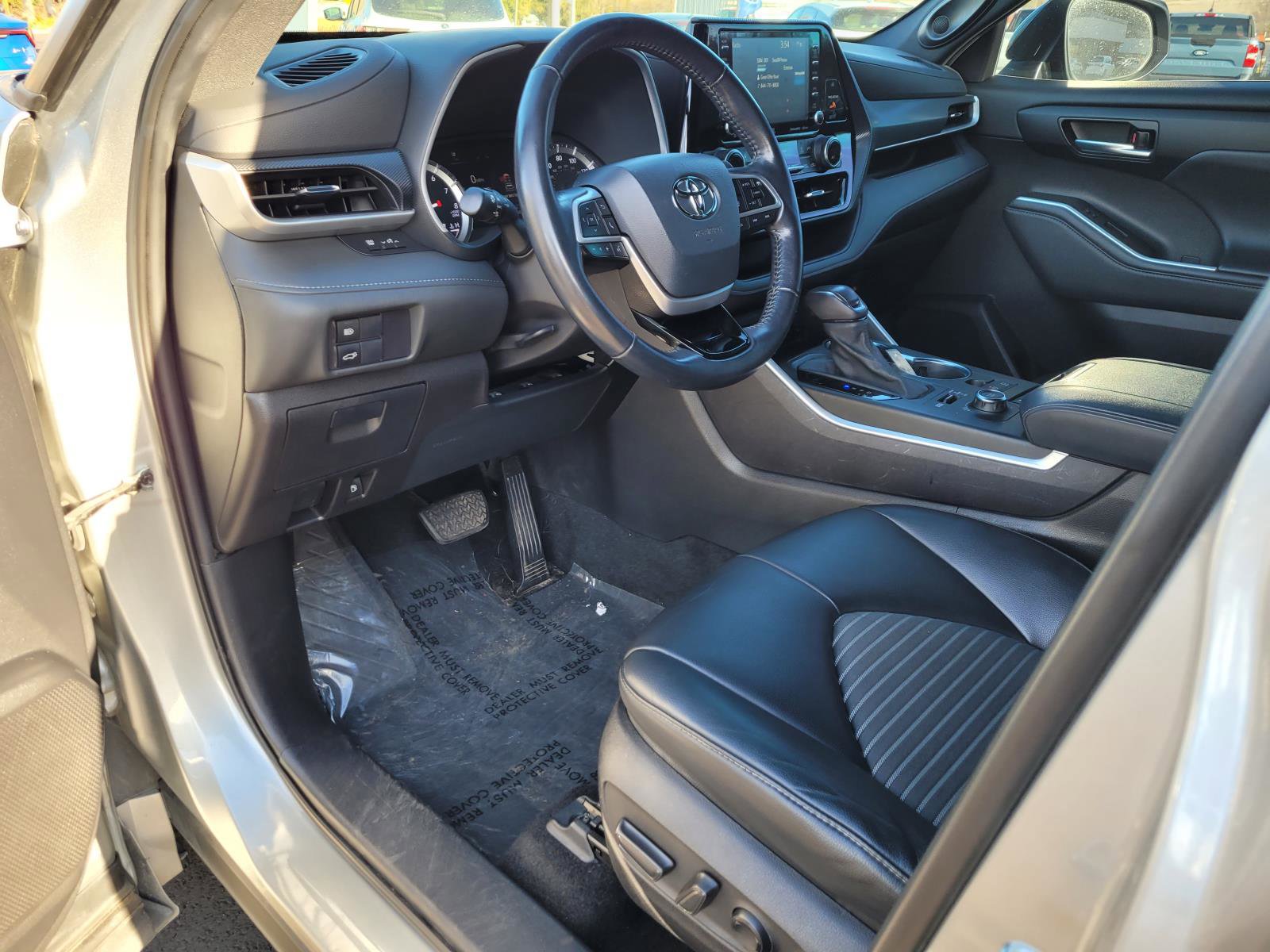 Used 2022 Toyota Highlander XSE image 30