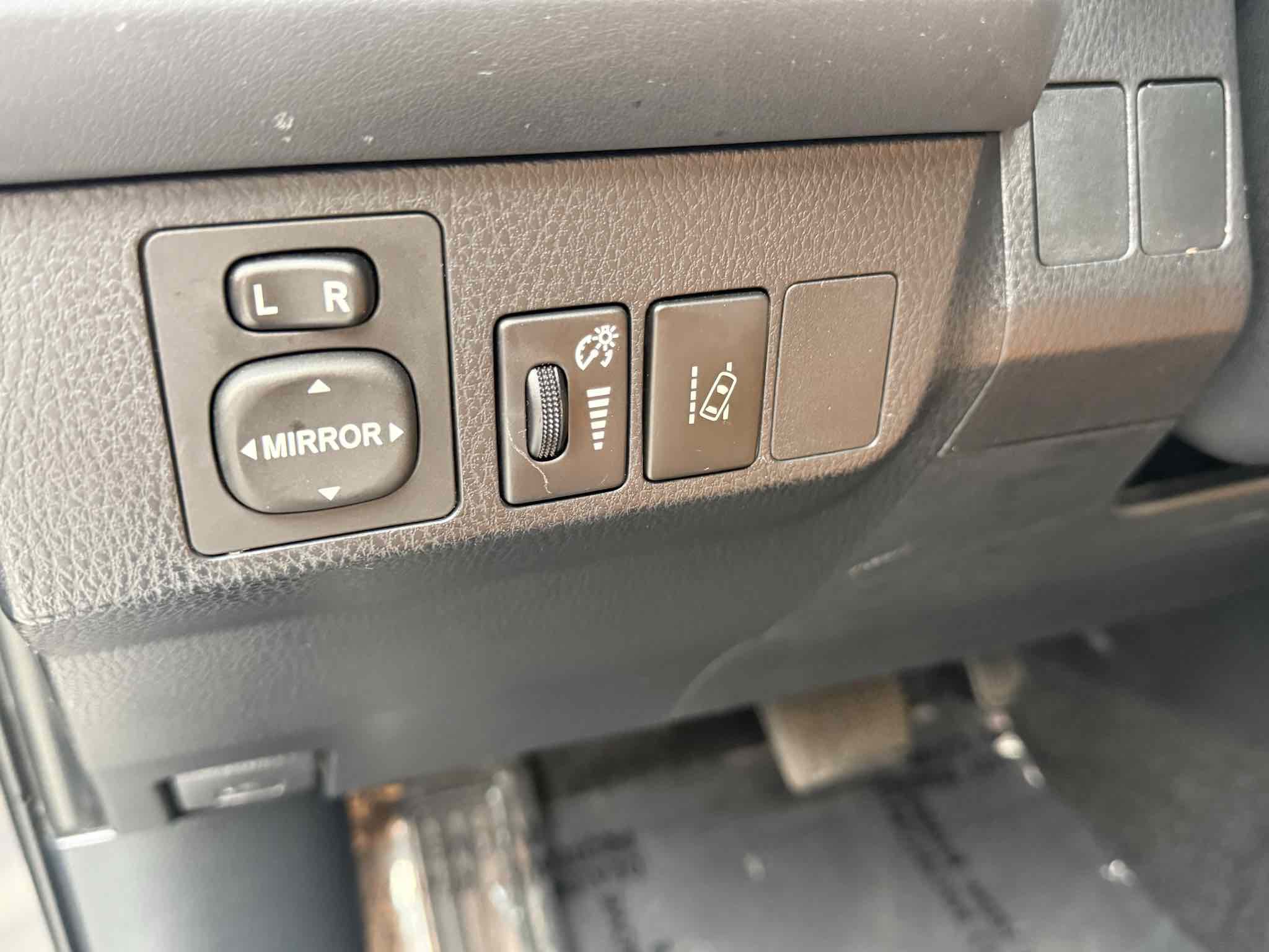 Used 2017 Toyota RAV4 LE image 90