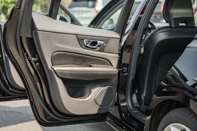 Used 2020 Volvo S60 T6 Momentum image 36