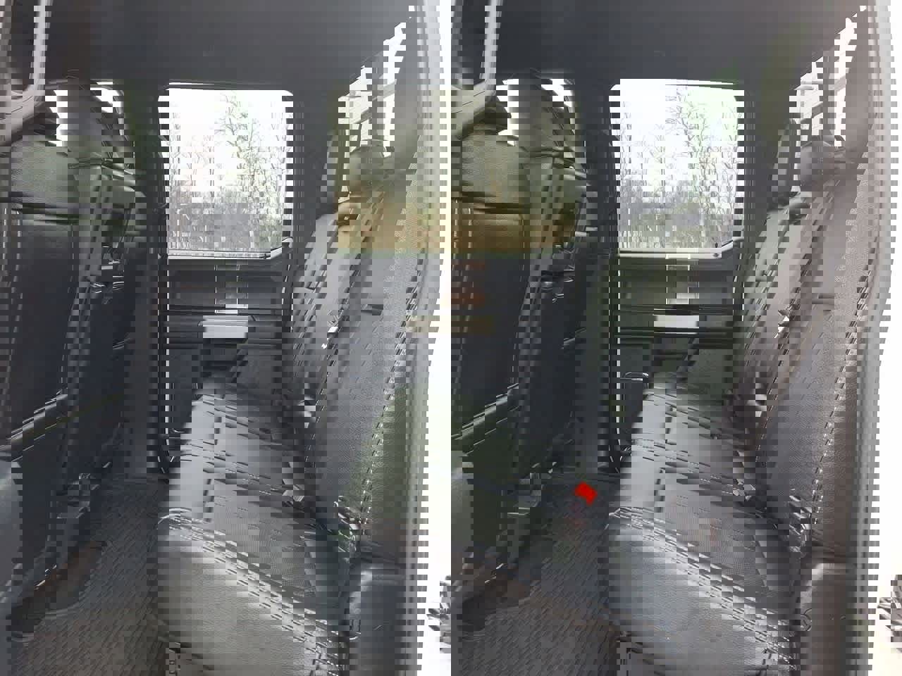 Used 2022 Ford F250 Lariat w/ Black Appearance Package image 26