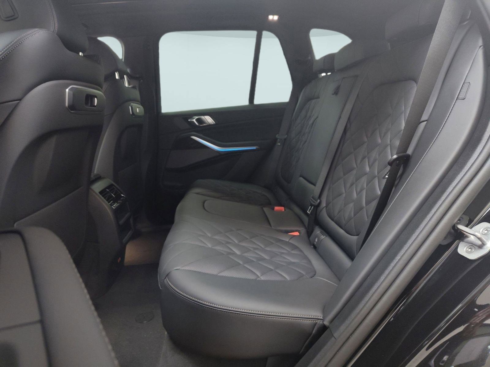 Used 2026 BMW X5 xDrive50e w/ Premium Package image 13