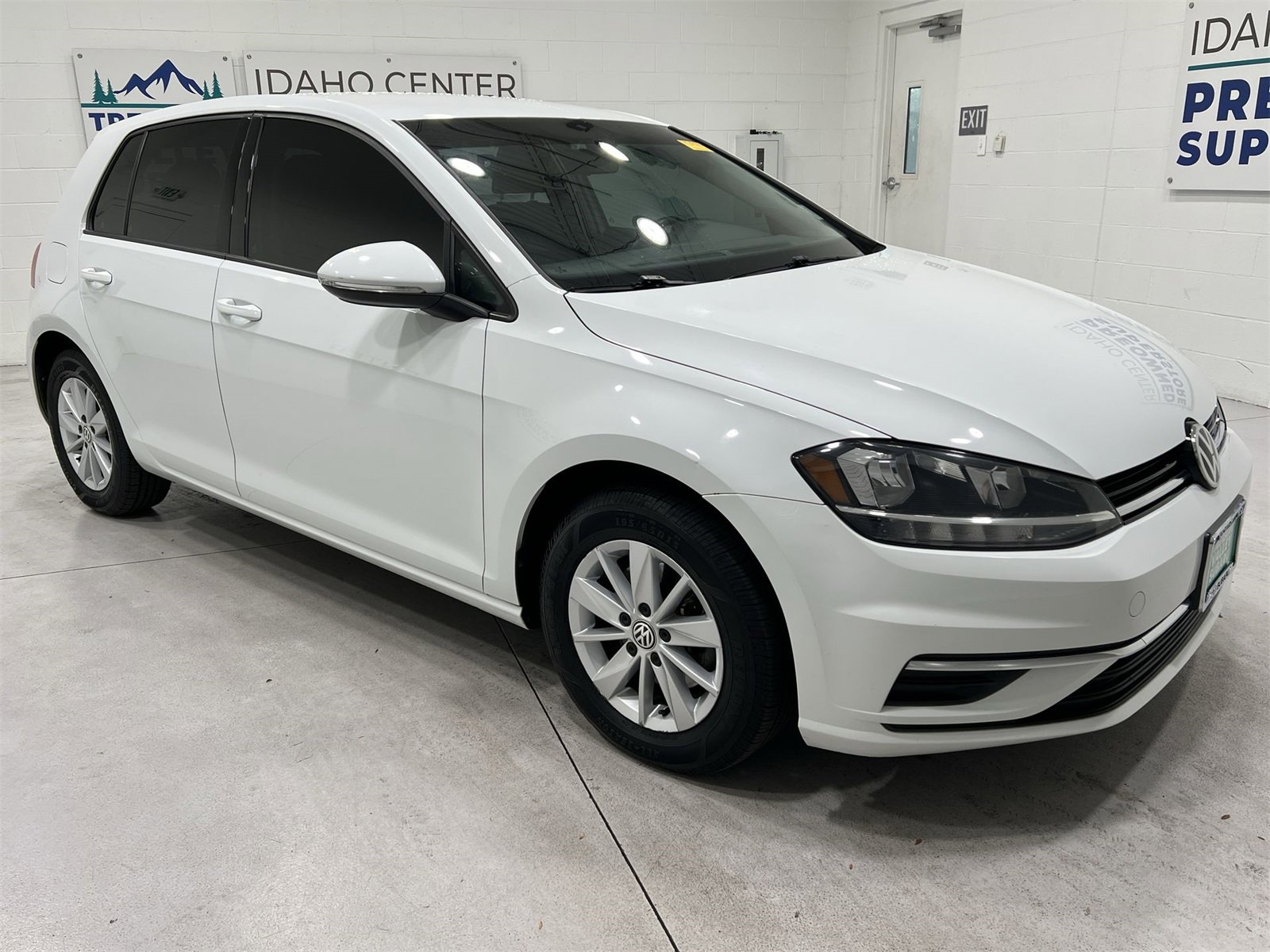 Used 2019 Volkswagen Golf S image 2