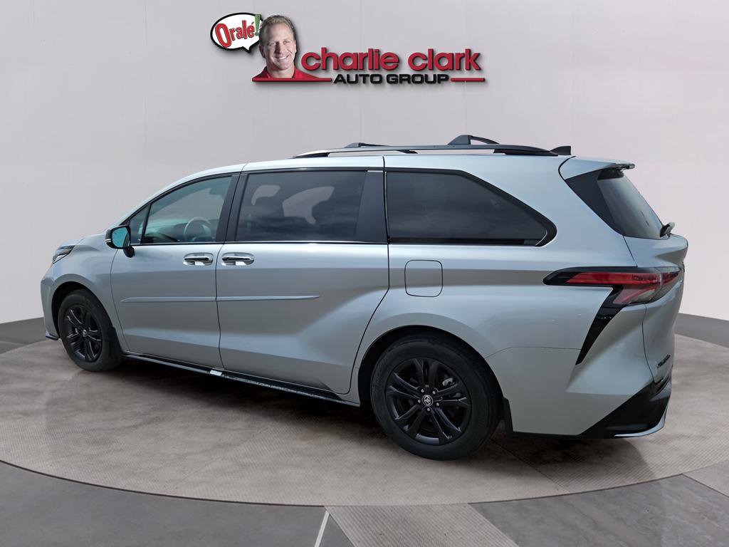 Used 2025 Toyota Sienna XSE w/ XSE Premium Package AWD/4WD image 4