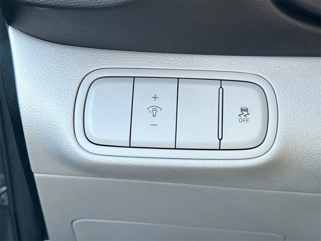 Certified 2024 Hyundai Venue SEL image 27