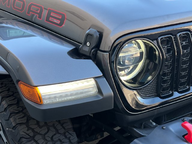 Used 2018 Jeep Wrangler Unlimited Sahara AWD/4WD image 13