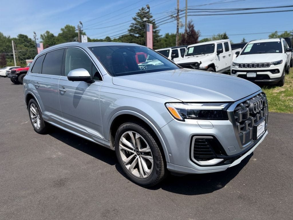 Used 2025 Audi Q7 3.0T Premium Plus AWD/4WD image 2