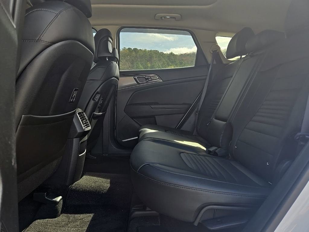 Used 2025 Kia Sportage SX image 18