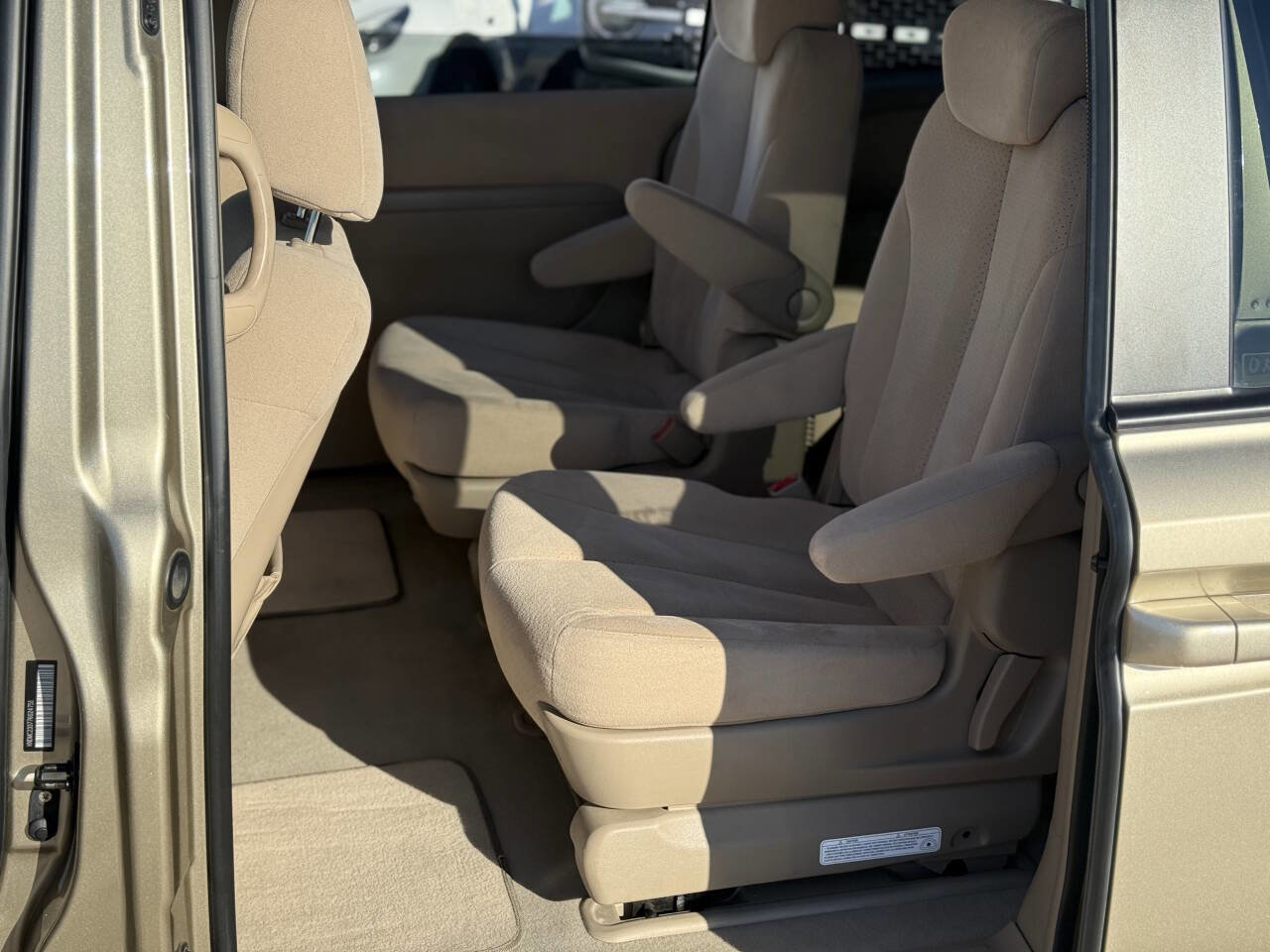 Used 2007 Hyundai Entourage Limited image 17