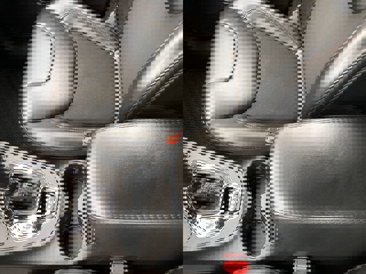 Used 2020 Jeep Cherokee Latitude Plus image 18