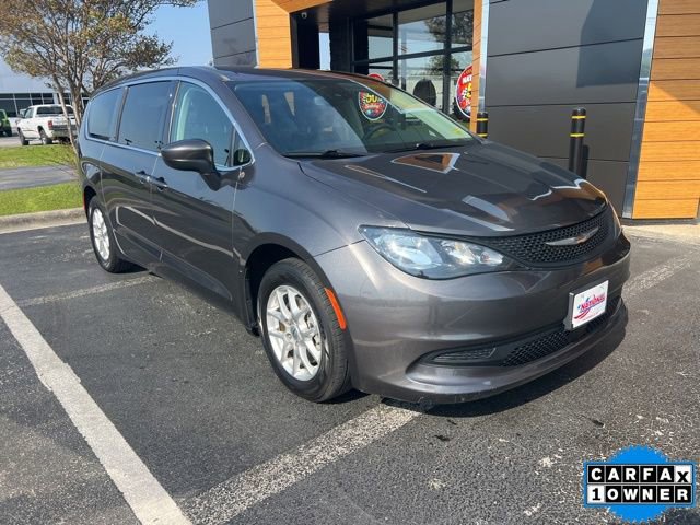 Used 2023 Chrysler Voyager LX image 1