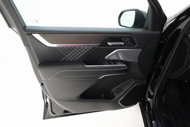 Used 2024 GMC Acadia Denali w/ Super Cruise Package image 8