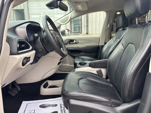 Used 2022 Chrysler Pacifica Touring-L FWD image 12