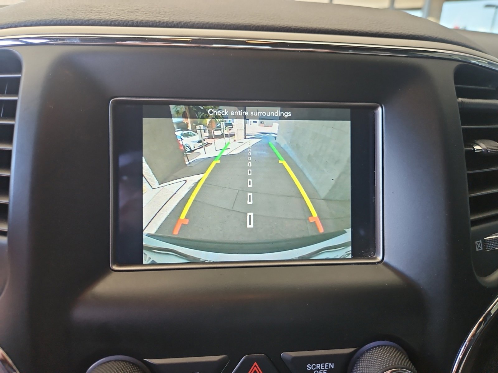 Used 2019 Jeep Grand Cherokee Laredo image 29