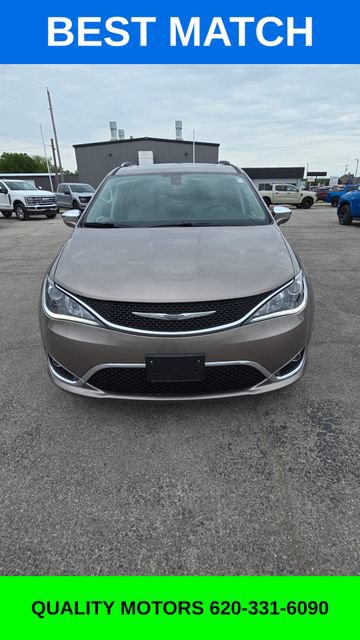 Used 2017 Chrysler Pacifica Limited FWD image 2