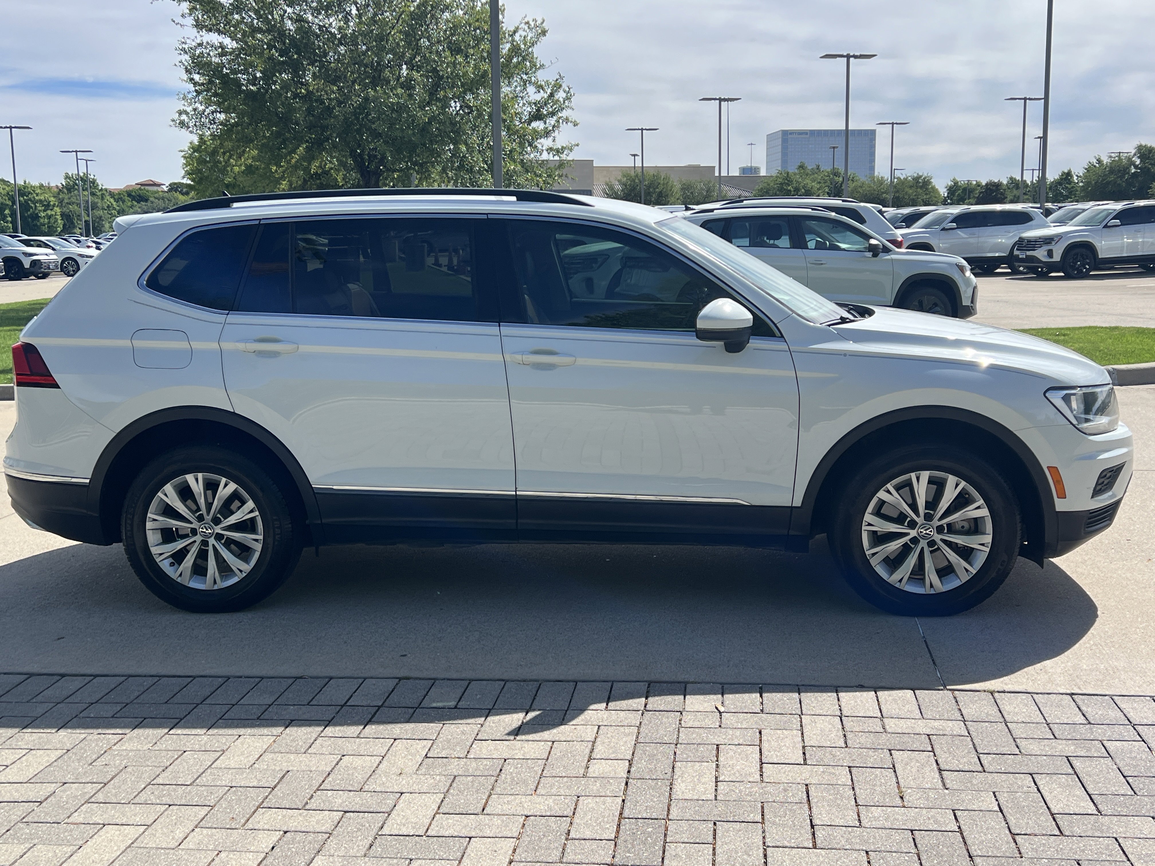 Used 2018 Volkswagen Tiguan SE image 11