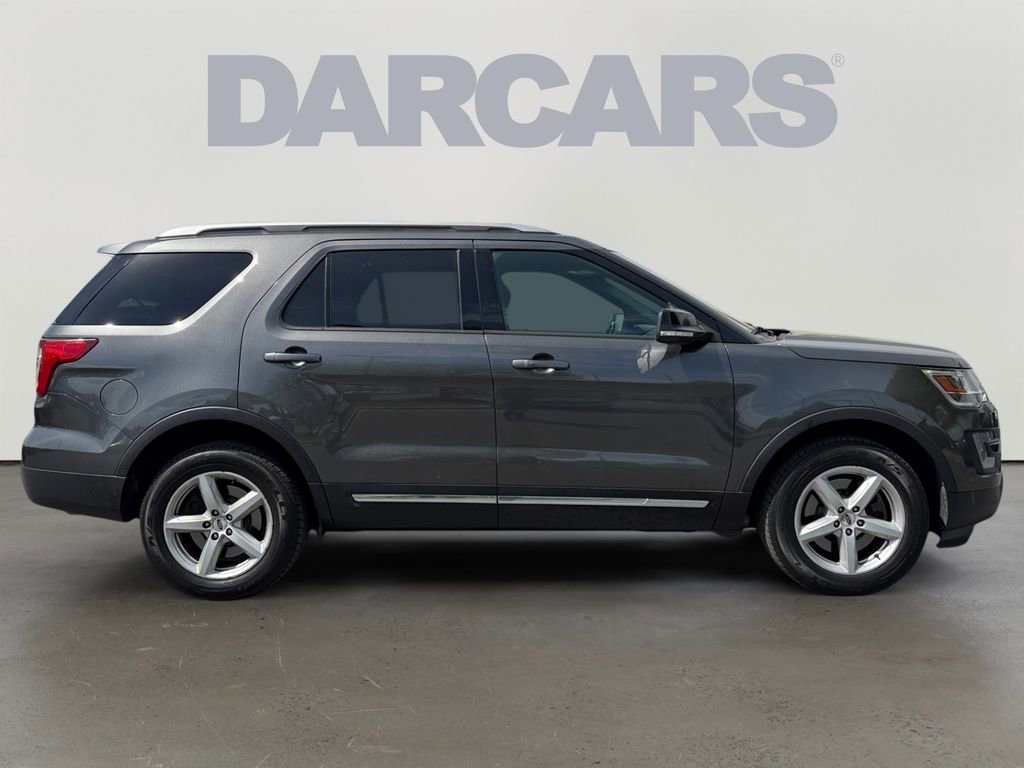 Used 2017 Ford Explorer XLT AWD/4WD image 5