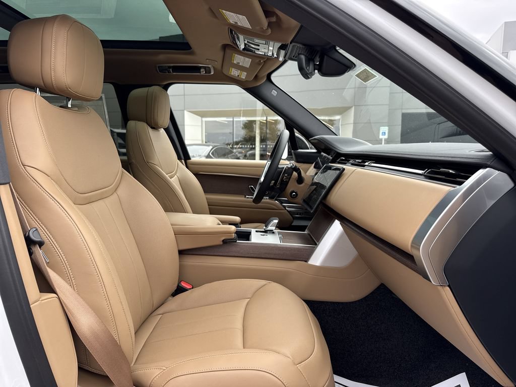 New 2025 Land Rover Range Rover Long Wheelbase SE AWD/4WD image 17