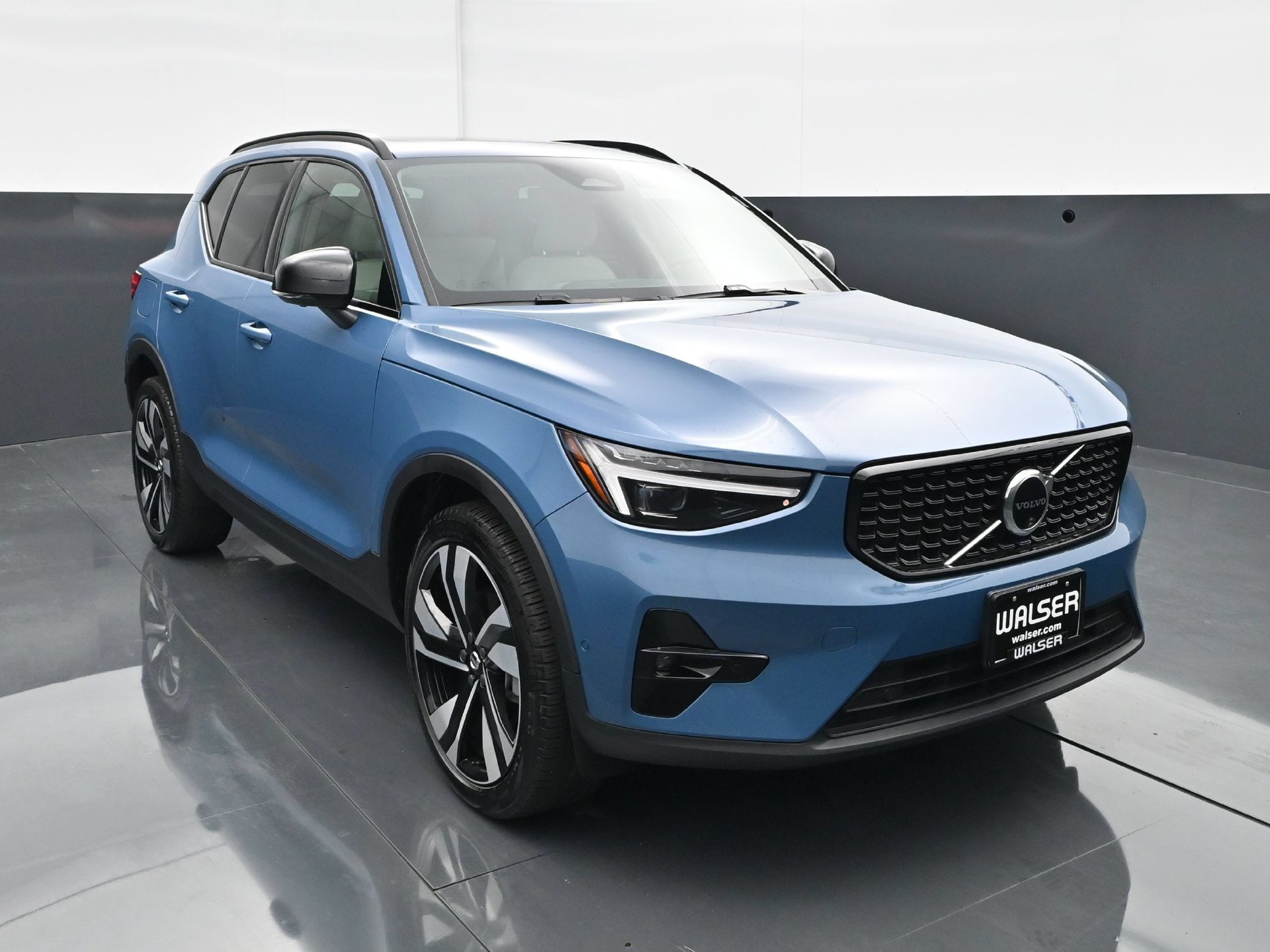 Used 2025 Volvo XC40 B5 Ultra w/ Climate Package AWD/4WD image 11