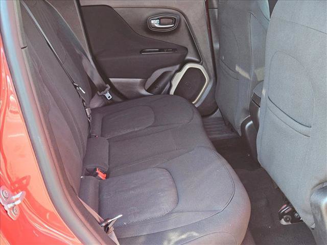 Used 2017 Jeep Renegade Latitude FWD image 18