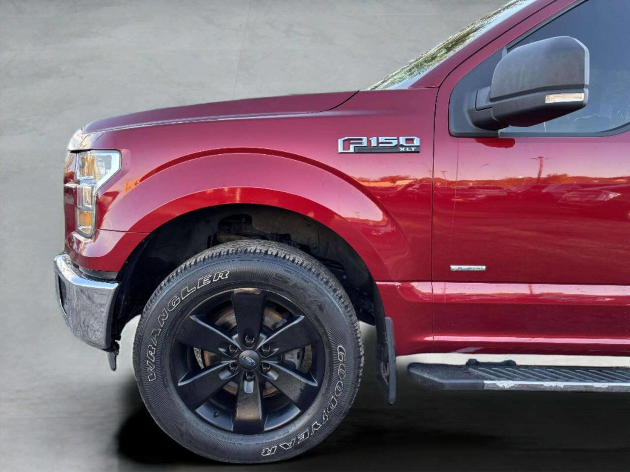 Used 2015 Ford F150 XLT w/ Equipment Group 302A Luxury AWD/4WD image 12