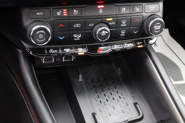 Used 2025 Dodge Durango GT image 33