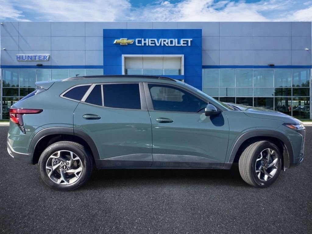 Used 2025 Chevrolet Trax LT w/ Driver Confidence Package FWD image 5