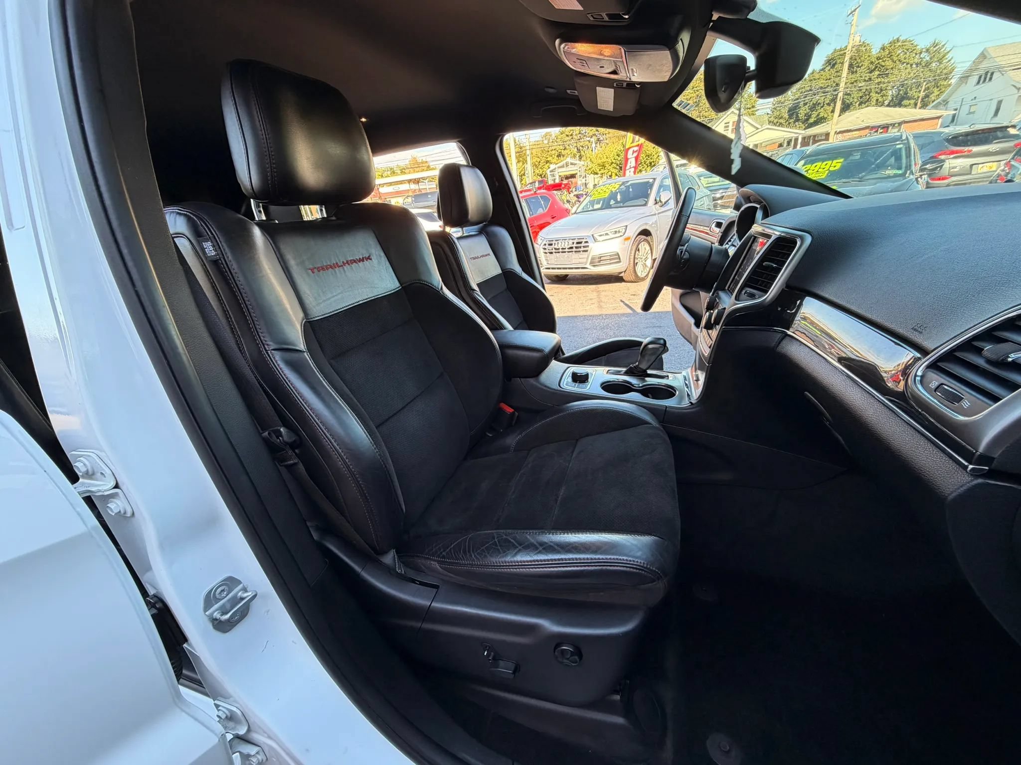 Used 2018 Jeep Grand Cherokee Trailhawk AWD/4WD image 14