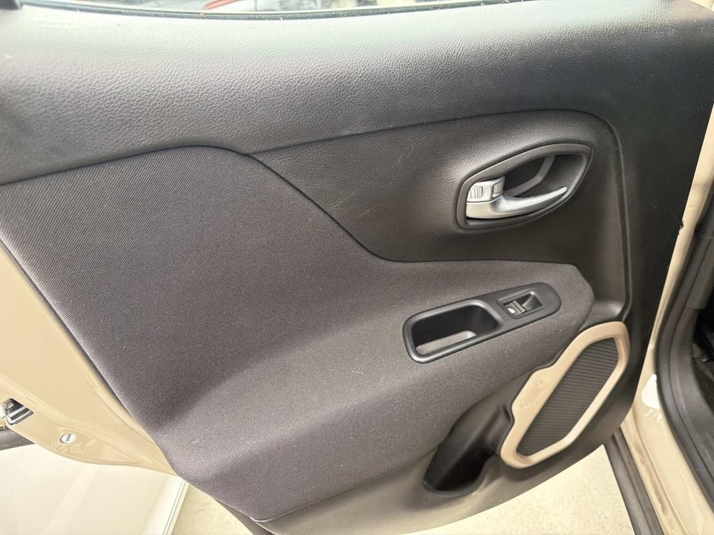 Used 2016 Jeep Renegade Sport w/ Power & Air Group FWD image 14