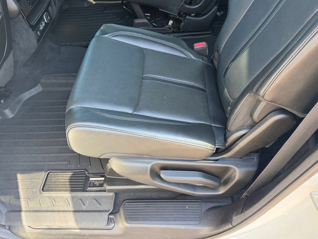 Used 2024 Jeep Wagoneer L Series III w/ Flexible Seating Group AWD/4WD image 13