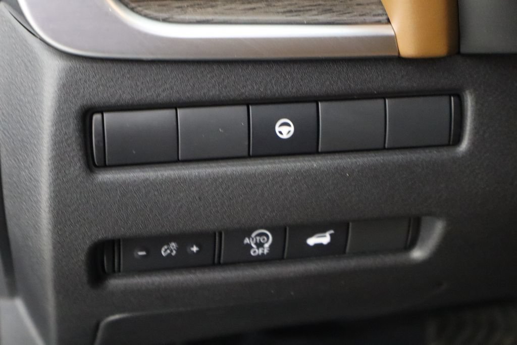 Used 2025 Nissan Rogue Platinum FWD image 22