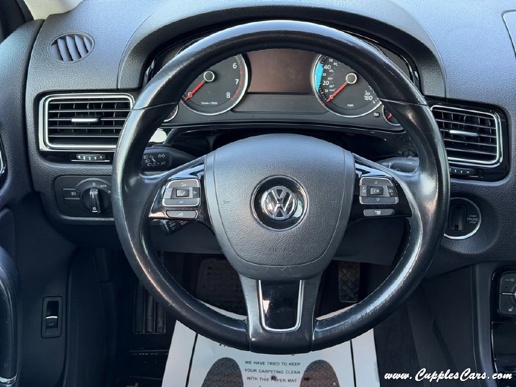 Used 2017 Volkswagen Touareg Sport AWD/4WD image 20